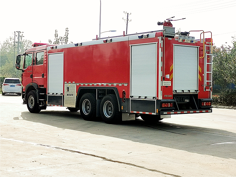 又能夠向其他消防車和滅火噴射配備供水300kw電源車