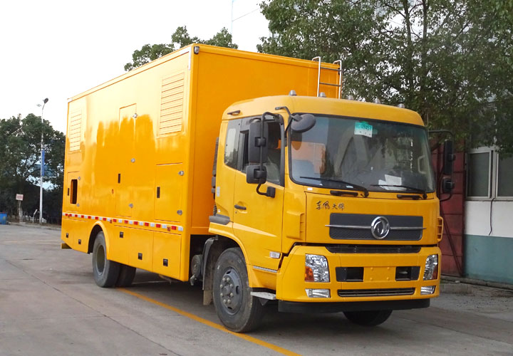 程力5噸小型消防灑水車由我廠放置高級工程師現(xiàn)場指點